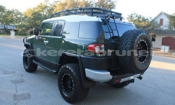 Buy Used Toyota FJ Cruiser Green Car in Bandar Seri Begawan in Brunei-Muara Buy Used Toyota FJ Cruiser Green Car in Bandar Seri Begawan in Brunei-Muara