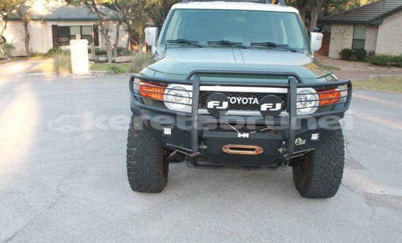 Buy Used Toyota FJ Cruiser Green Car in Bandar Seri Begawan in Brunei-Muara Buy Used Toyota FJ Cruiser Green Car in Bandar Seri Begawan in Brunei-Muara