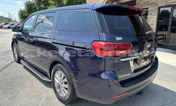 Buy Used Kia Sedona Blue Car in Bandar Seri Begawan in Brunei-Muara