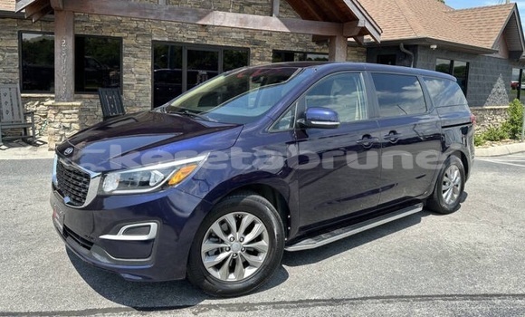 Buy Used Kia Sedona Blue Car in Bandar Seri Begawan in Brunei-Muara Buy Used Kia Sedona Blue Car in Bandar Seri Begawan in Brunei-Muara