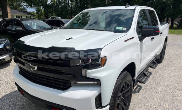 Buy Used Chevrolet Silverado White Car in Bandar Seri Begawan in Brunei-Muara Buy Used Chevrolet Silverado White Car in Bandar Seri Begawan in Brunei-Muara
