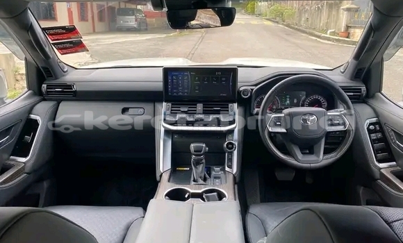 Buy Used Toyota Land Cruiser White Car in Bangar in Temburong Buy Used Toyota Land Cruiser White Car in Bangar in Temburong