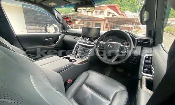 Buy Used Toyota Land Cruiser White Car in Bangar in Temburong Buy Used Toyota Land Cruiser White Car in Bangar in Temburong
