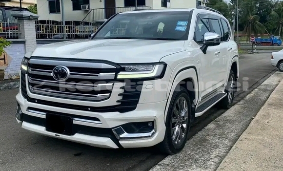 Buy Used Toyota Land Cruiser White Car in Bangar in Temburong Buy Used Toyota Land Cruiser White Car in Bangar in Temburong