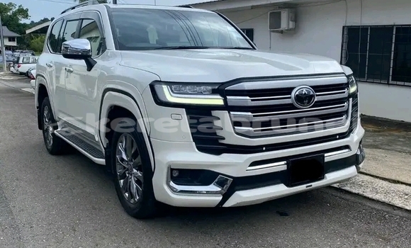 Buy Used Toyota Land Cruiser White Car in Bangar in Temburong Buy Used Toyota Land Cruiser White Car in Bangar in Temburong