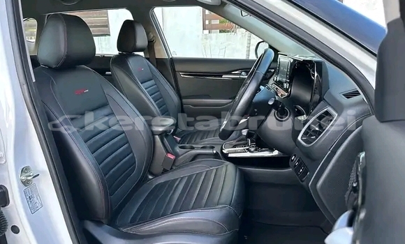 Buy Used Kia Sedona White Car in Seria in Belait