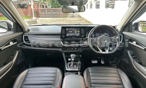 Buy Used Kia Sedona White Car in Seria in Belait Buy Used Kia Sedona White Car in Seria in Belait