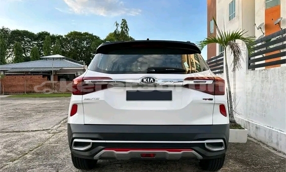 Buy Used Kia Sedona White Car in Seria in Belait Buy Used Kia Sedona White Car in Seria in Belait