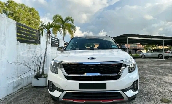 Buy Used Kia Sedona White Car in Seria in Belait Buy Used Kia Sedona White Car in Seria in Belait