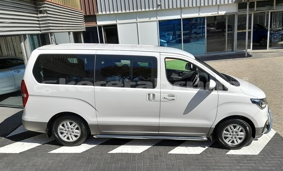 Buy Used Hyundai H1 White Car in Bandar Seri Begawan in Brunei-Muara Buy Used Hyundai H1 White Car in Bandar Seri Begawan in Brunei-Muara