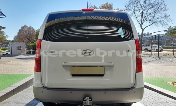 Buy Used Hyundai H1 White Car in Bandar Seri Begawan in Brunei-Muara Buy Used Hyundai H1 White Car in Bandar Seri Begawan in Brunei-Muara