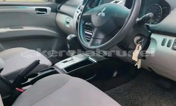 Buy Used Mitsubishi Pajero Black Car in Bandar Seri Begawan in Brunei-Muara Buy Used Mitsubishi Pajero Black Car in Bandar Seri Begawan in Brunei-Muara