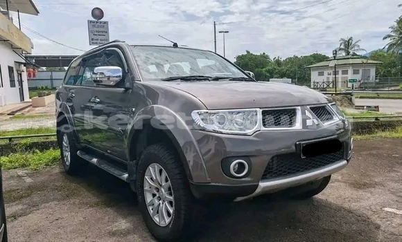 Buy Used Mitsubishi Pajero Black Car in Bandar Seri Begawan in Brunei-Muara Buy Used Mitsubishi Pajero Black Car in Bandar Seri Begawan in Brunei-Muara