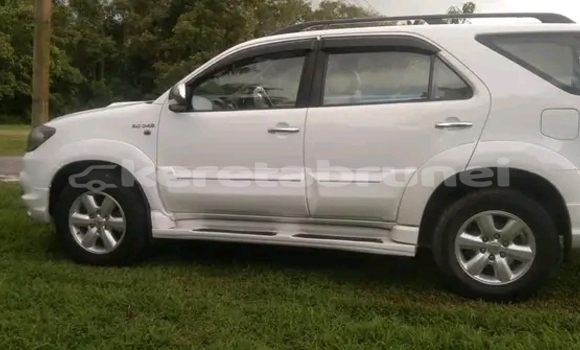Buy Used Toyota Fortuner White Car in Tutong in Tutong Buy Used Toyota Fortuner White Car in Tutong in Tutong