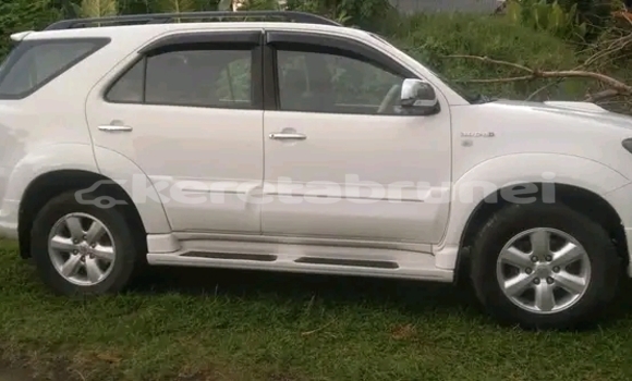 Buy Used Toyota Fortuner White Car in Tutong in Tutong Buy Used Toyota Fortuner White Car in Tutong in Tutong