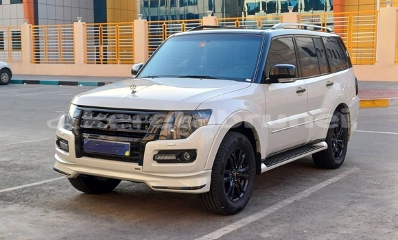 Buy Used Mitsubishi Pajero White Car in Bandar Seri Begawan in Brunei-Muara Buy Used Mitsubishi Pajero White Car in Bandar Seri Begawan in Brunei-Muara