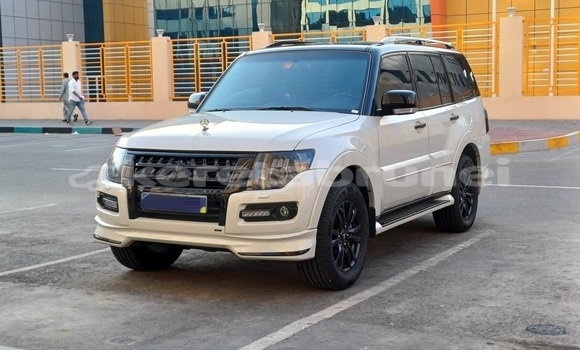 Buy Used Mitsubishi Pajero White Car in Bandar Seri Begawan in Brunei-Muara Buy Used Mitsubishi Pajero White Car in Bandar Seri Begawan in Brunei-Muara