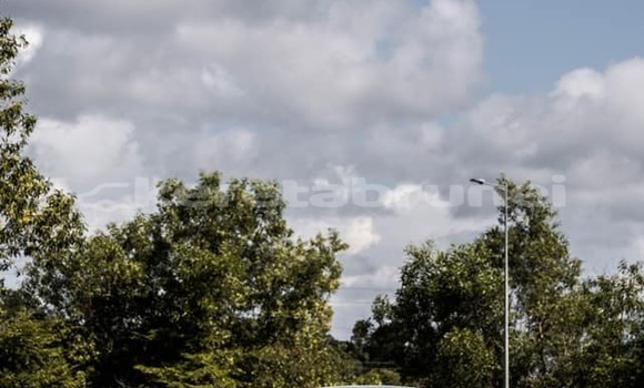 Buy Used Hyundai Starex White Car in Bandar Seri Begawan in Brunei-Muara Buy Used Hyundai Starex White Car in Bandar Seri Begawan in Brunei-Muara