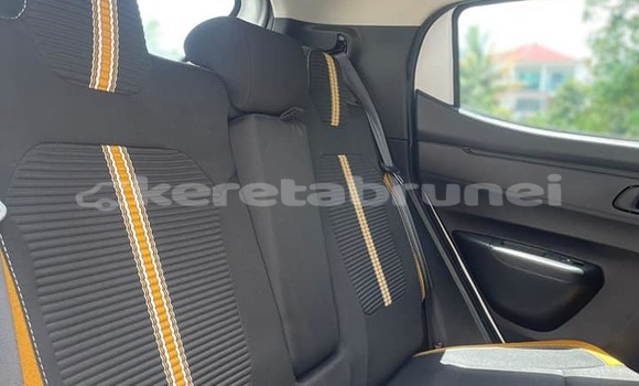 Buy Used Renault KWID White Car in Bandar Seri Begawan in Brunei-Muara Buy Used Renault KWID White Car in Bandar Seri Begawan in Brunei-Muara