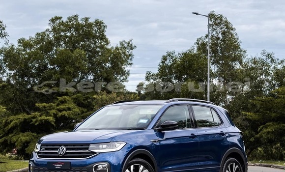 Buy Used Volkswagen T-Roc Blue Car in Bandar Seri Begawan in Brunei-Muara Buy Used Volkswagen T-Roc Blue Car in Bandar Seri Begawan in Brunei-Muara
