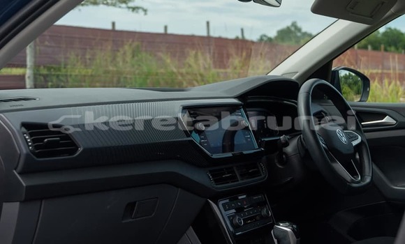 Buy Used Volkswagen T-Roc Blue Car in Bandar Seri Begawan in Brunei-Muara Buy Used Volkswagen T-Roc Blue Car in Bandar Seri Begawan in Brunei-Muara