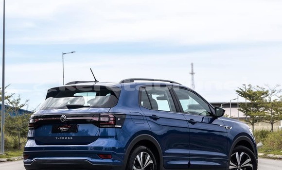Buy Used Volkswagen T-Roc Blue Car in Bandar Seri Begawan in Brunei-Muara Buy Used Volkswagen T-Roc Blue Car in Bandar Seri Begawan in Brunei-Muara