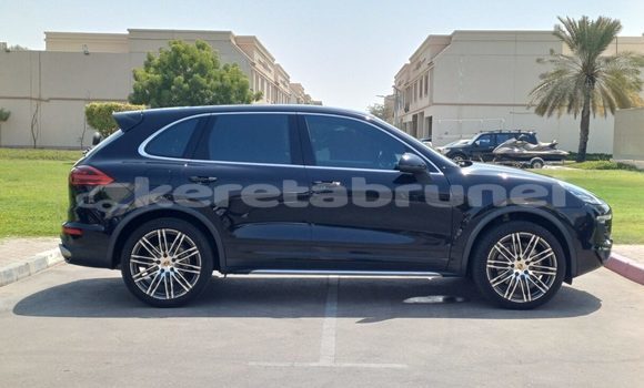 Buy Used Porsche Cayenne Black Car in Tutong in Tutong Buy Used Porsche Cayenne Black Car in Tutong in Tutong