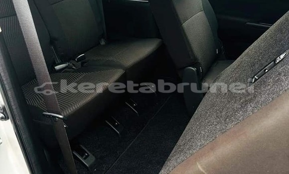 Buy Used Suzuki Ertiga White Car in Bandar Seri Begawan in Brunei-Muara Buy Used Suzuki Ertiga White Car in Bandar Seri Begawan in Brunei-Muara