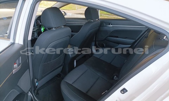 Buy Used Hyundai Elantra White Car in Bandar Seri Begawan in Brunei-Muara Buy Used Hyundai Elantra White Car in Bandar Seri Begawan in Brunei-Muara