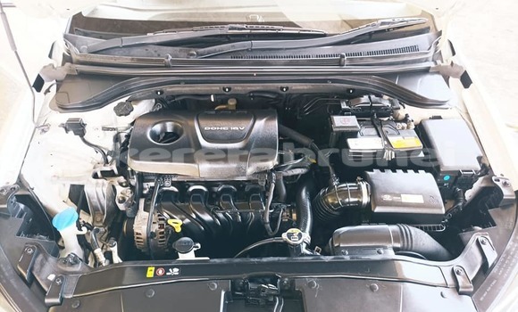 Buy Used Hyundai Elantra White Car in Bandar Seri Begawan in Brunei-Muara Buy Used Hyundai Elantra White Car in Bandar Seri Begawan in Brunei-Muara