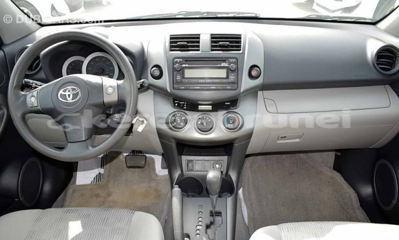 Buy Import Toyota HiAce White Truck in Import - Dubai in Belait Buy Import Toyota HiAce White Truck in Import - Dubai in Belait
