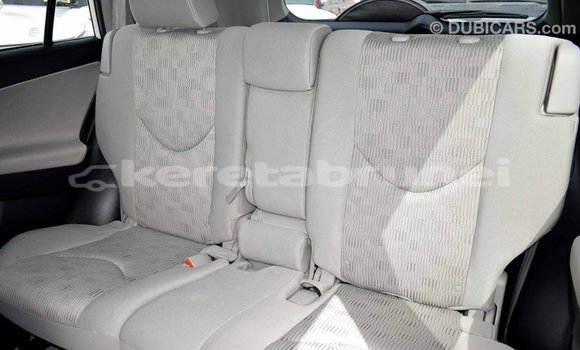Buy Import Toyota HiAce White Truck in Import - Dubai in Belait Buy Import Toyota HiAce White Truck in Import - Dubai in Belait