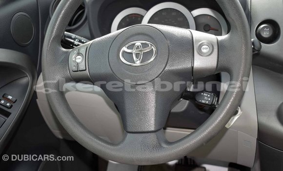 Buy Import Toyota HiAce White Truck in Import - Dubai in Belait Buy Import Toyota HiAce White Truck in Import - Dubai in Belait