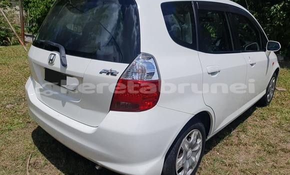 Buy Used Honda FIT White Car in Bandar Seri Begawan in Brunei-Muara Buy Used Honda FIT White Car in Bandar Seri Begawan in Brunei-Muara