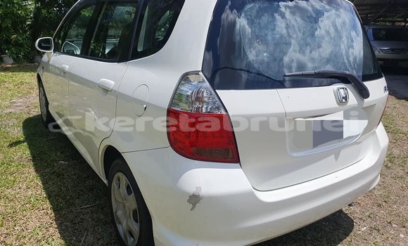 Buy Used Honda FIT White Car in Bandar Seri Begawan in Brunei-Muara Buy Used Honda FIT White Car in Bandar Seri Begawan in Brunei-Muara