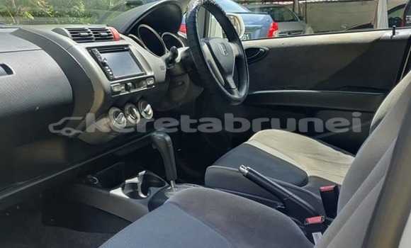 Buy Used Honda FIT White Car in Bandar Seri Begawan in Brunei-Muara Buy Used Honda FIT White Car in Bandar Seri Begawan in Brunei-Muara