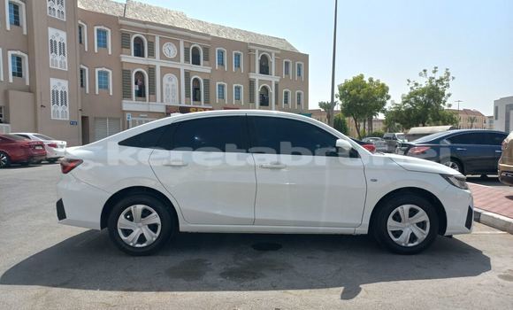 Buy Used Toyota Yaris White Car in Bandar Seri Begawan in Brunei-Muara Buy Used Toyota Yaris White Car in Bandar Seri Begawan in Brunei-Muara