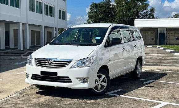Buy Used Toyota innova White Car in Bandar Seri Begawan in Brunei-Muara