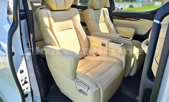 Buy Used Toyota Alphard White Car in Bandar Seri Begawan in Brunei-Muara Buy Used Toyota Alphard White Car in Bandar Seri Begawan in Brunei-Muara
