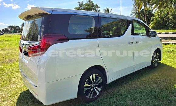 Buy Used Toyota Alphard White Car in Bandar Seri Begawan in Brunei-Muara Buy Used Toyota Alphard White Car in Bandar Seri Begawan in Brunei-Muara