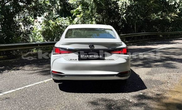 Buy Used Lexus ES White Car in Bandar Seri Begawan in Brunei-Muara Buy Used Lexus ES White Car in Bandar Seri Begawan in Brunei-Muara