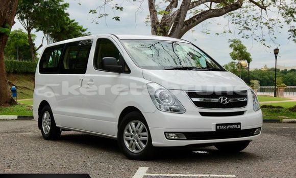 Buy Used Hyundai H1 White Car in Bandar Seri Begawan in Brunei-Muara