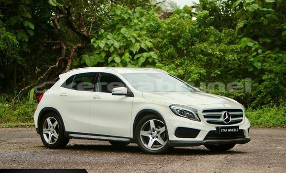 Buy Used Mercedes-Benz GLA-klasse White Car in Bandar Seri Begawan in Brunei-Muara