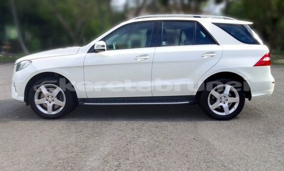 Buy Used Mercedes-Benz ML–Class White Car in Bandar Seri Begawan in Brunei-Muara Buy Used Mercedes-Benz ML–Class White Car in Bandar Seri Begawan in Brunei-Muara