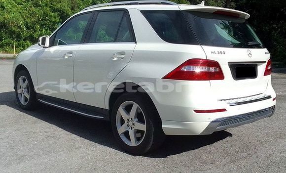 Buy Used Mercedes-Benz ML–Class White Car in Bandar Seri Begawan in Brunei-Muara Buy Used Mercedes-Benz ML–Class White Car in Bandar Seri Begawan in Brunei-Muara