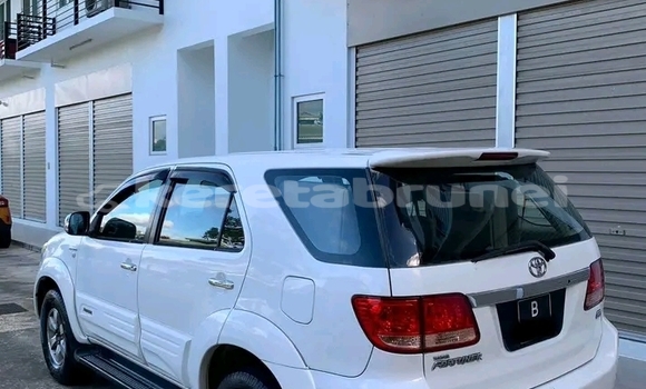 Buy Used Toyota Fortuner White Car in Tutong in Tutong Buy Used Toyota Fortuner White Car in Tutong in Tutong