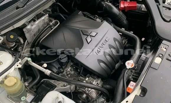 Buy Used Mitsubishi Lancer White Car in Tutong in Tutong Buy Used Mitsubishi Lancer White Car in Tutong in Tutong