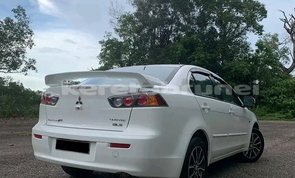 Buy Used Mitsubishi Lancer White Car in Tutong in Tutong Buy Used Mitsubishi Lancer White Car in Tutong in Tutong