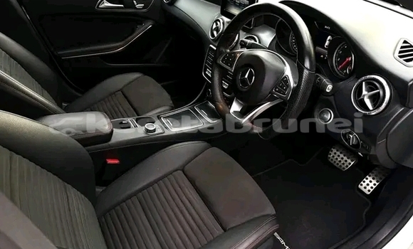 Buy Used Mercedes-Benz C-Classe White Car in Bangar in Temburong Buy Used Mercedes-Benz C-Classe White Car in Bangar in Temburong