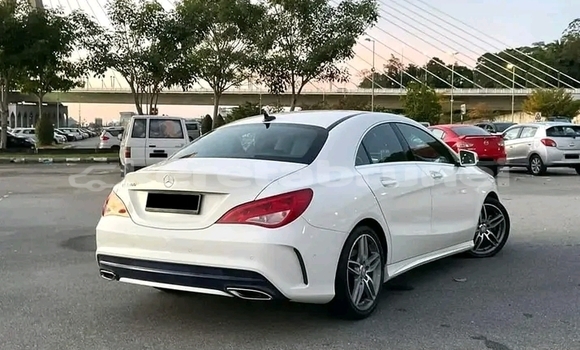 Buy Used Mercedes-Benz C-Classe White Car in Bangar in Temburong Buy Used Mercedes-Benz C-Classe White Car in Bangar in Temburong